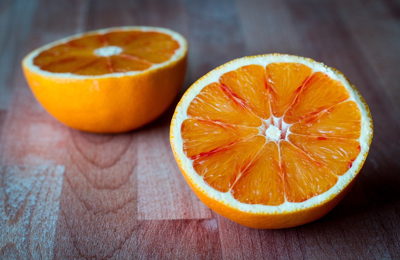 LKANK_Orange_Tisch
