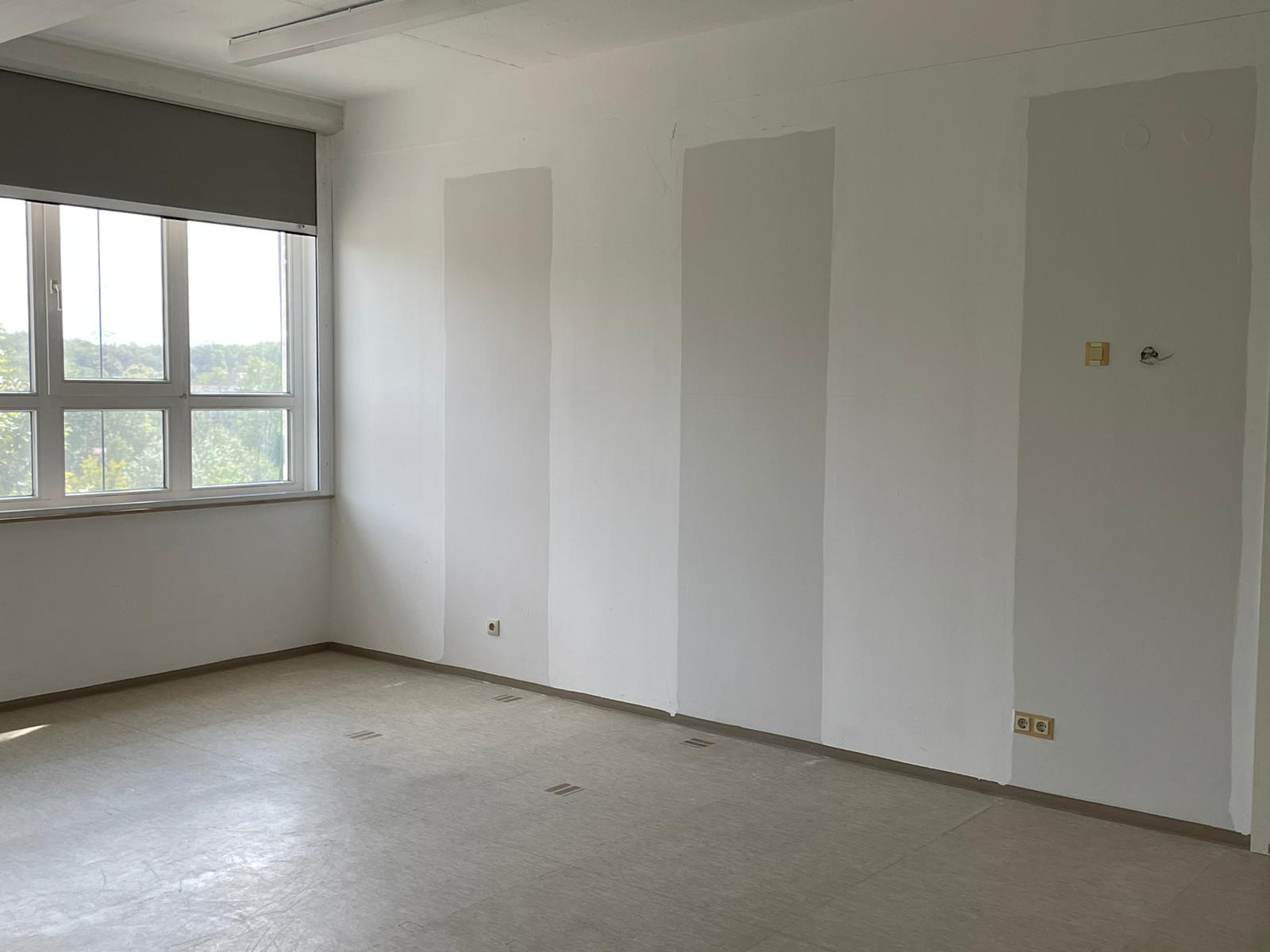 LKANK_leere_Magazinwand